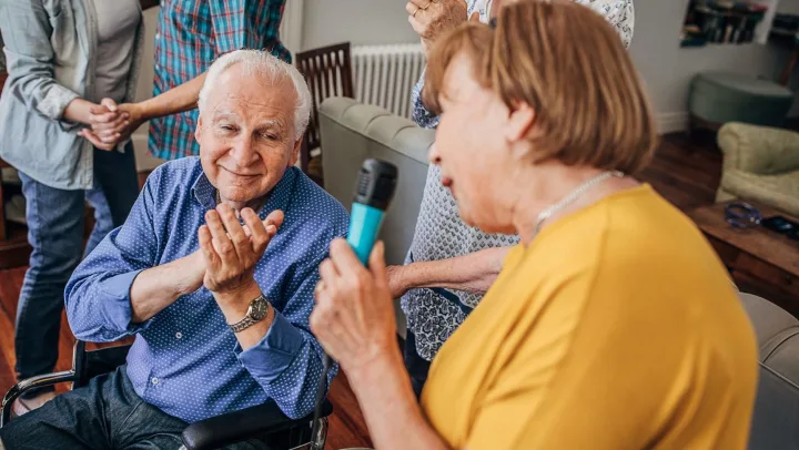 15 Meaningful Activities for Dementia Patients