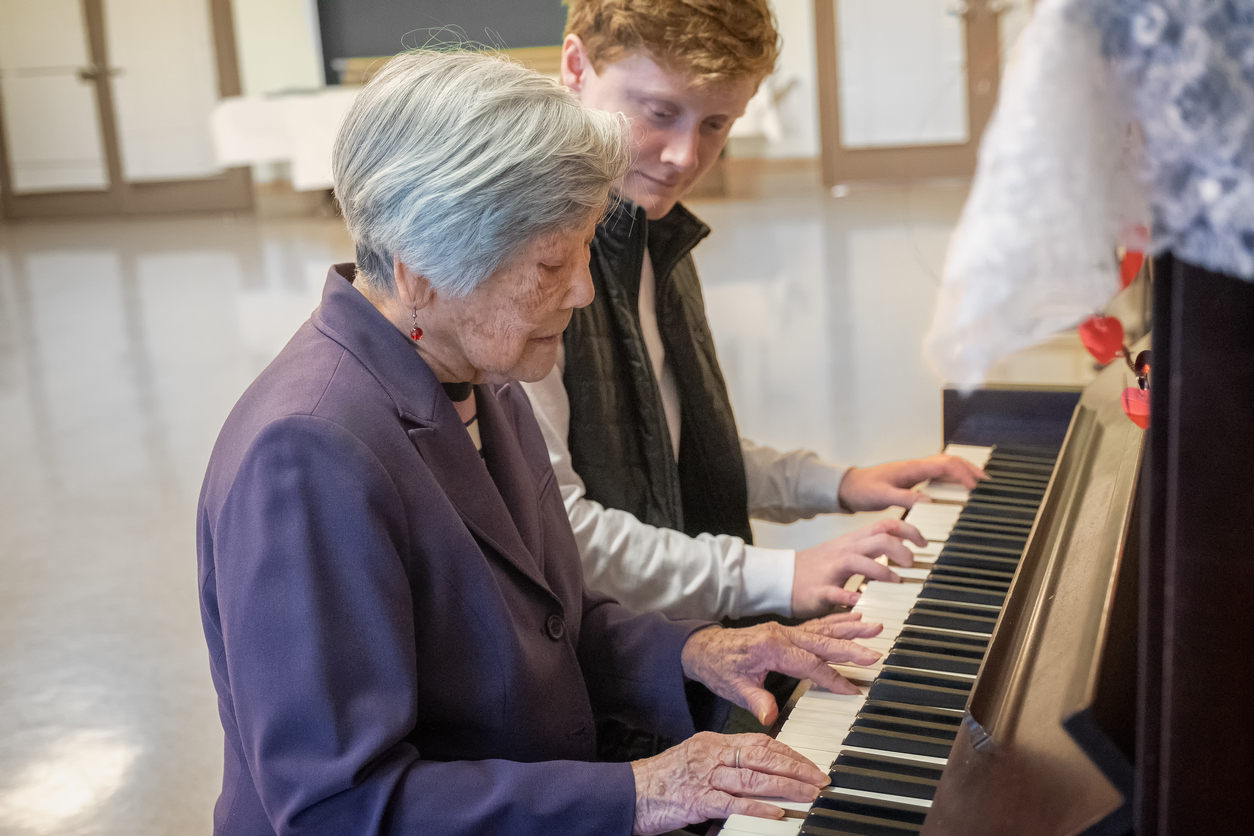 Top Tips for Integrating Music and Alzheimer’s Therapy