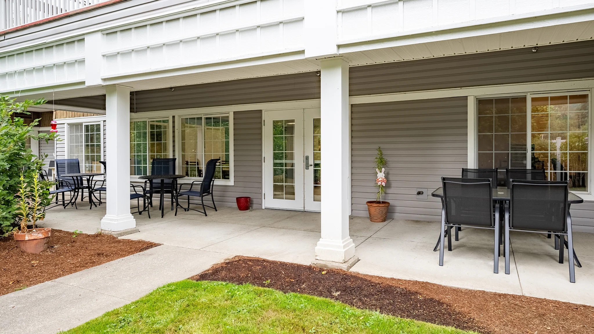 Spacious covered courtyard