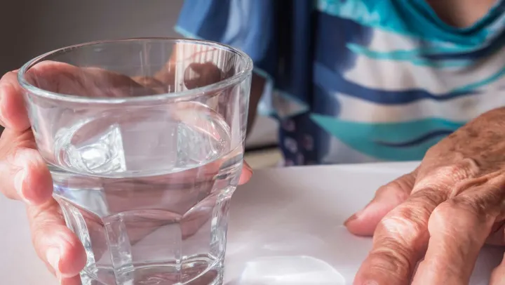 What Are Symptoms of Dehydration in Elderly People?